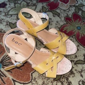 bøc Mustard Cork Sandals